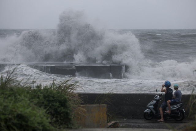 Thousands evacuated as Typhoon Haikui heads for Taiwan