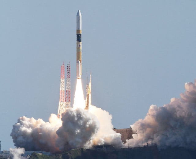 Japan Launches 'Moon Sniper' Mission