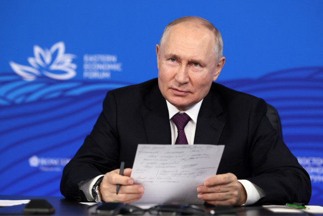 Putin Calls Trump Legal Cases 'Politically Motivated Persecution'