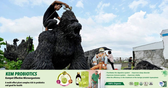 Cambodian Artist Turns Tyres into Giant King Kong