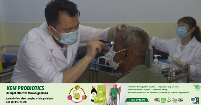 Chinese Doctors Help Restore Eyesight for Cataract Patients in Cambodia