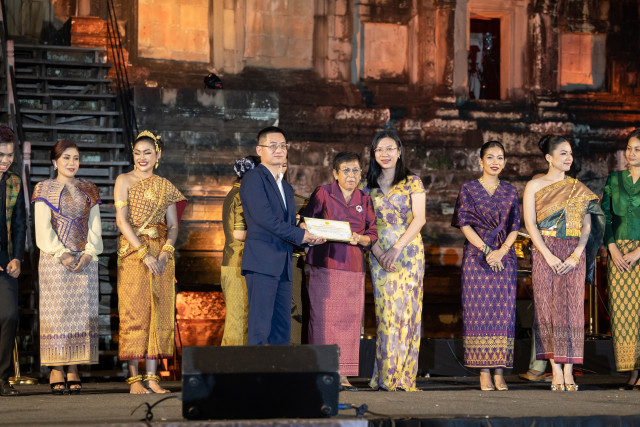 “Khmer Great Love——Angkor Charity Night” Large Charity Dinner Was Successfully Held