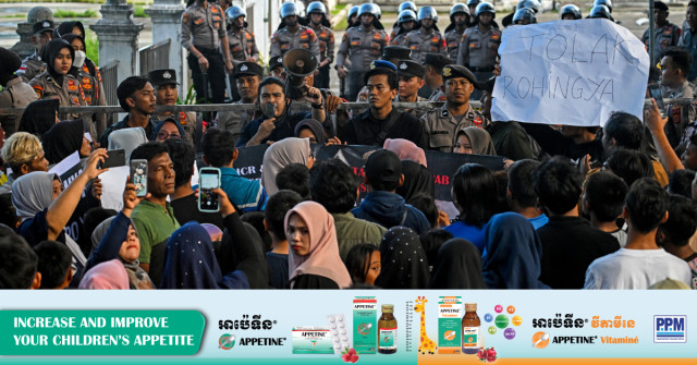 Indonesian Students Force Rohingya Refugees from Temporary Shelter