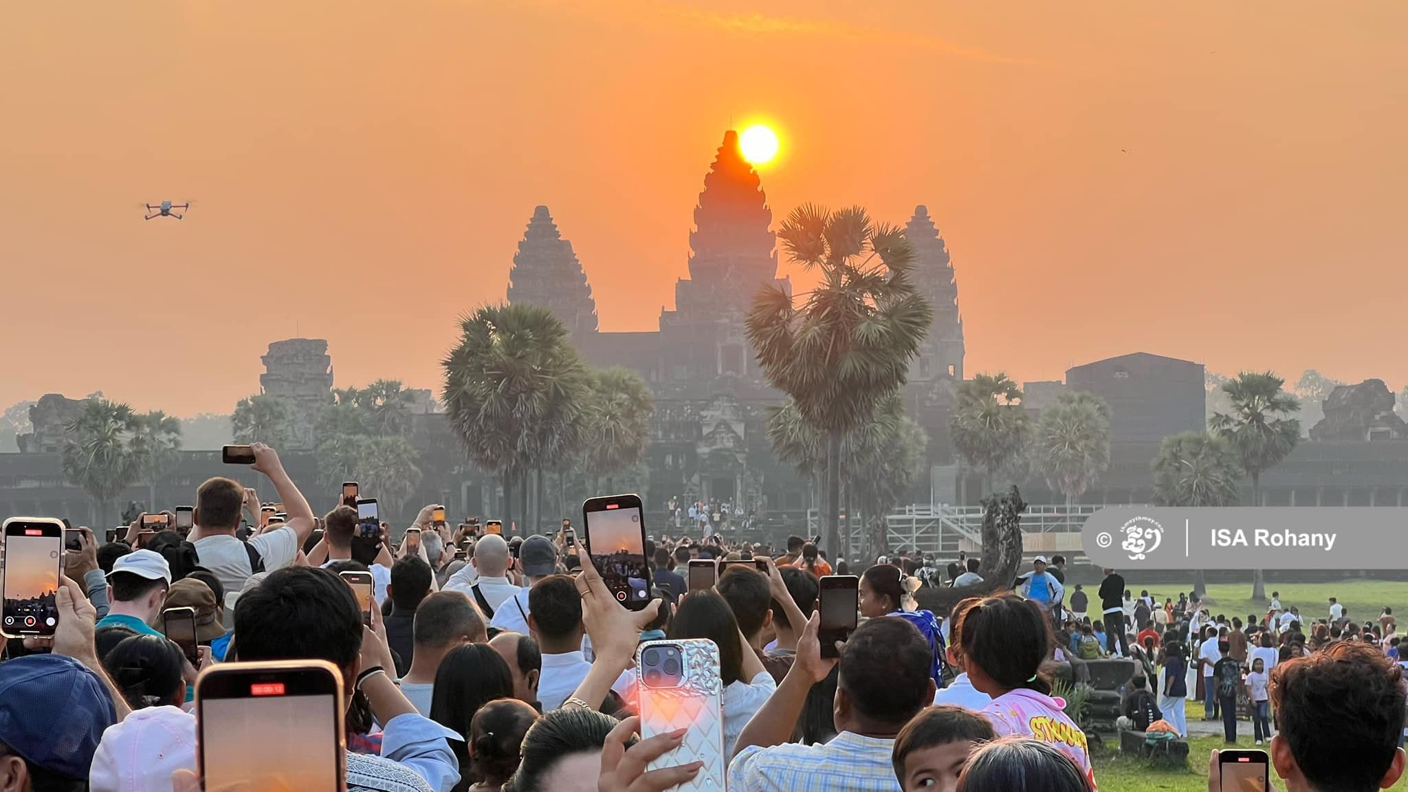 Chasing the Sun: Over 80,000 Flock to Angkor Wat for Equinox Chasing the Sun: Over 80,000 Flock to Angkor Wat for Equinox