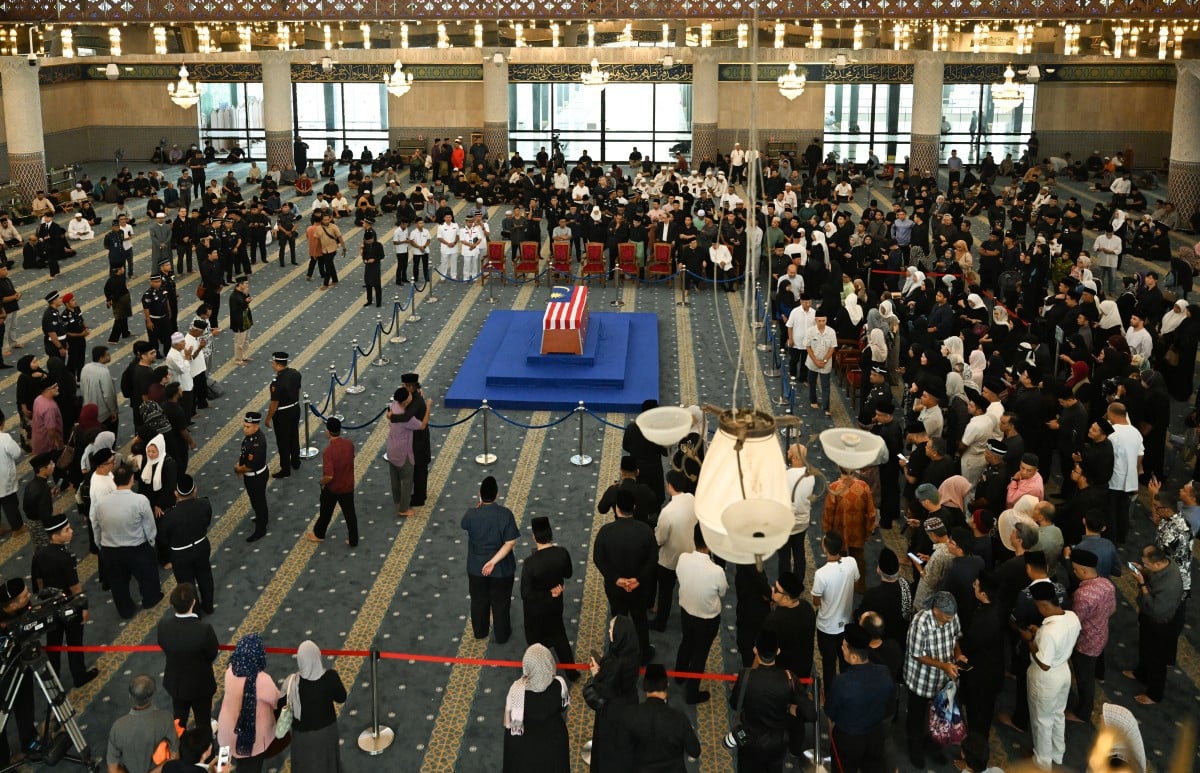 Former Malaysian PM Abdullah Badawi Dies at 85 Former Malaysian PM Abdullah Badawi Dies at 85