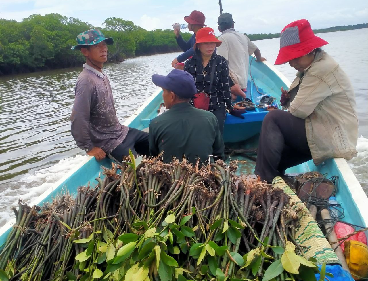 Women Take Lead in Chroy Svay Community Fishery