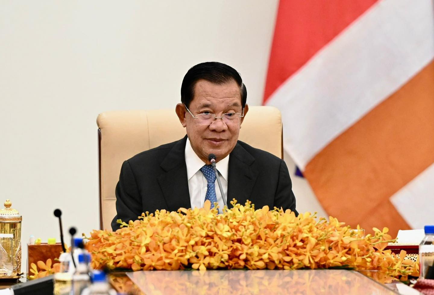 Hun Sen Urges Calm as Tension at the Thai Border Extends to Crossing Points