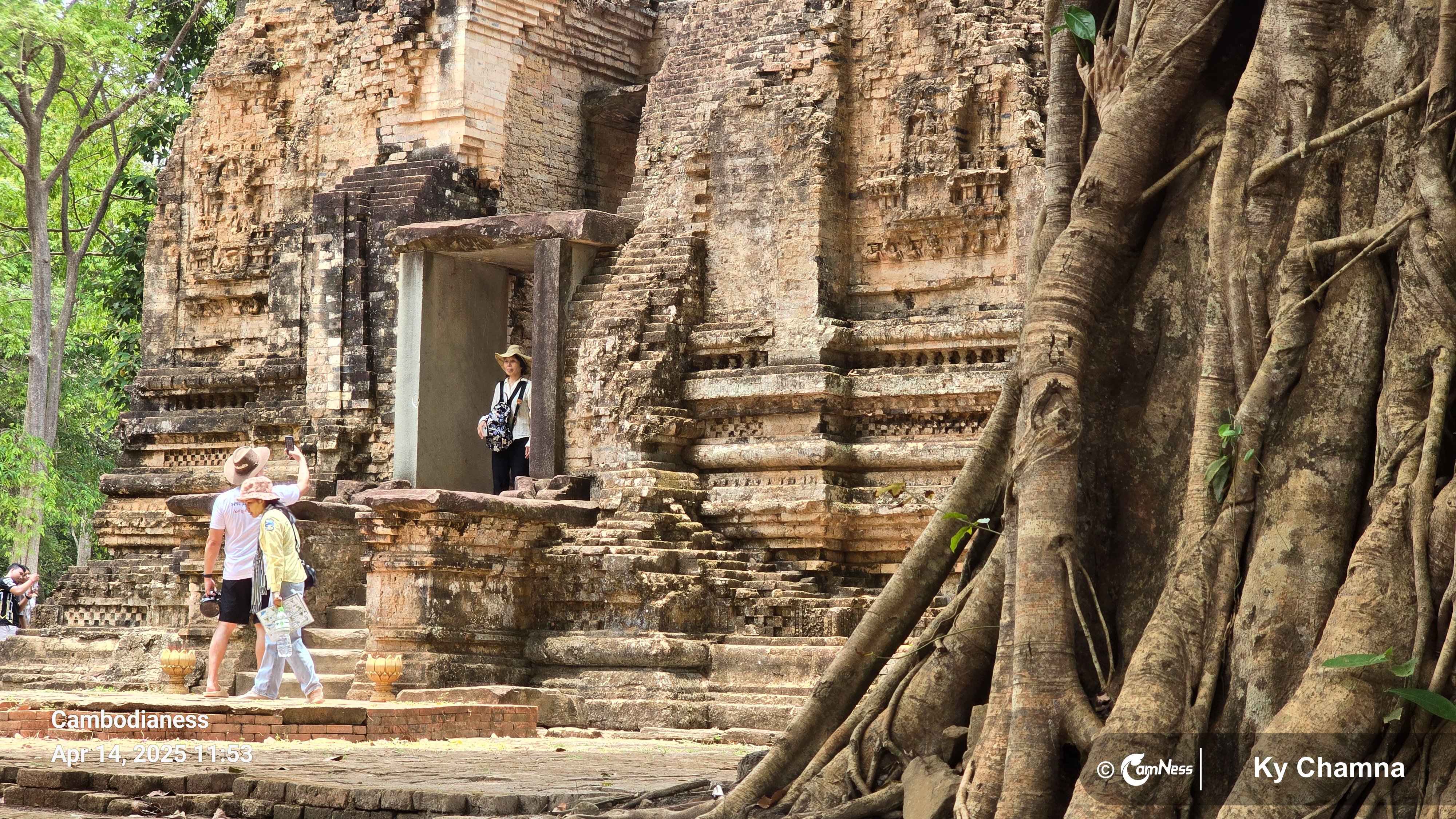 Angkor 世界遺産　女神石像 Sambuor Prei Kuk Style Angkor 女神石像 Sambuor Prei Kuk 19世紀 1800年代 - メルカリ